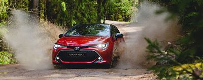 Sieviete atspiedusies pret Toyota