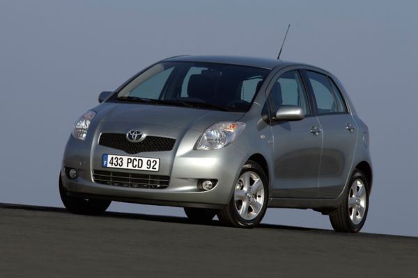 Toyota_Yaris_2005