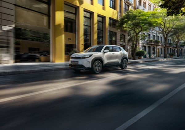 toyota urban cruiser 2025 exterieur voor zijaanzicht