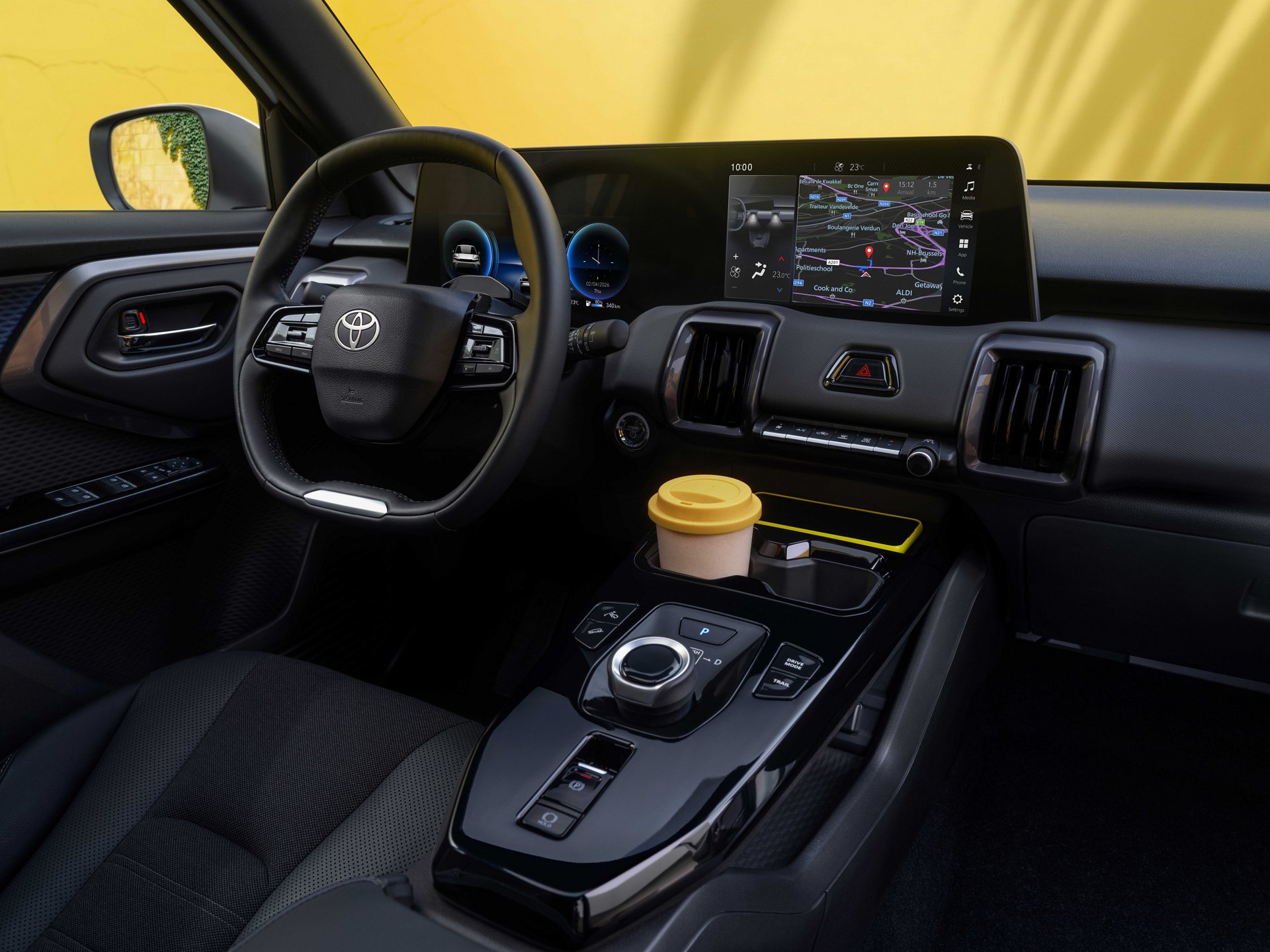Toyota Urban Cruiser tisztán elektromos SUV városi környezetben