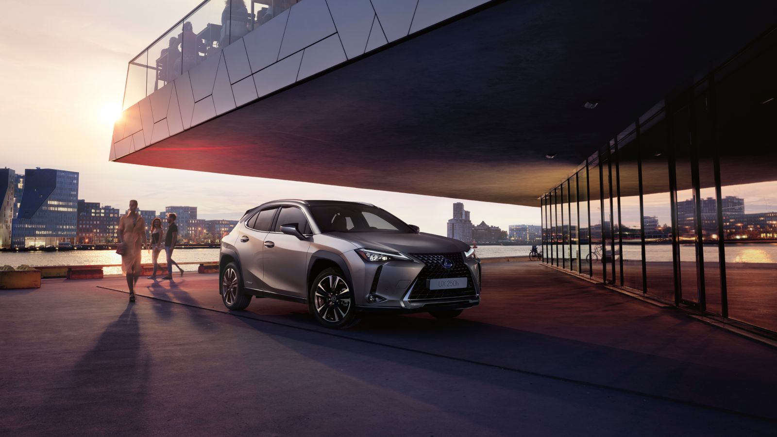 Lexus объявляет о запуске нового компактного инновационного кроссовера Lexus UX в Казахстане.