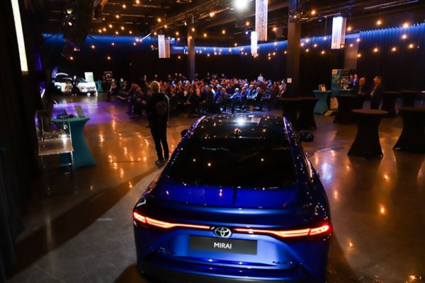 Suomen vihreä siirtymä kirittää vetyautoilua, Toyota Mirai