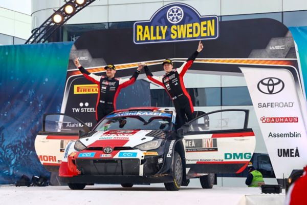 Jonne Halttunen, Kalle Rovanperä ja Toyota GR Yaris Rally1.