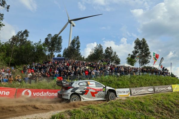 GR Yaris em prova no campeonato de Rally de Portugal