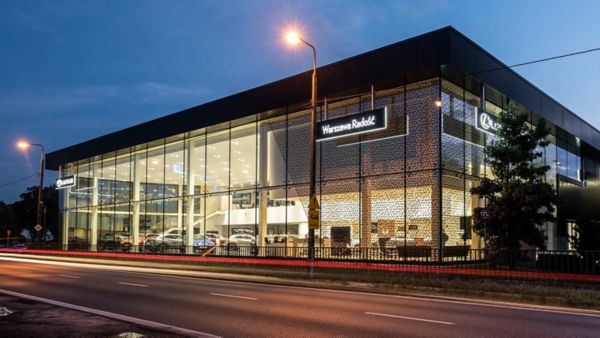 Salon Lexus Warszawa Radość z zewnątrz