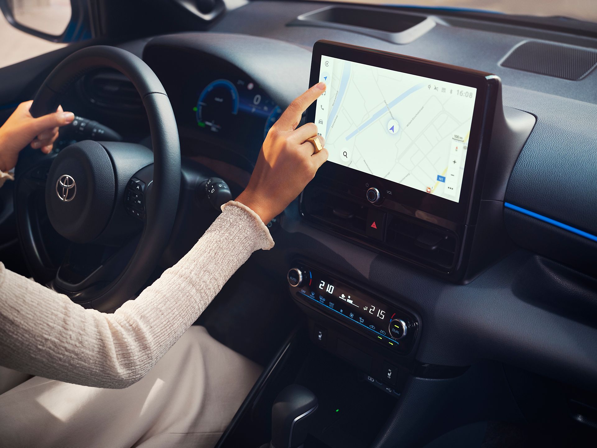 Toyota Yaris vue intérieure chargeur induction