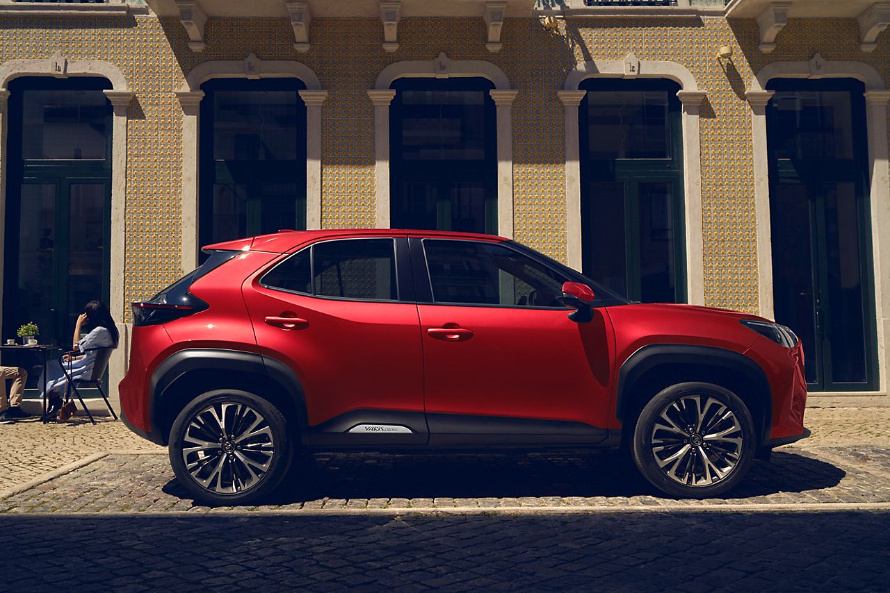 Toyota yaris hybrid suv deals