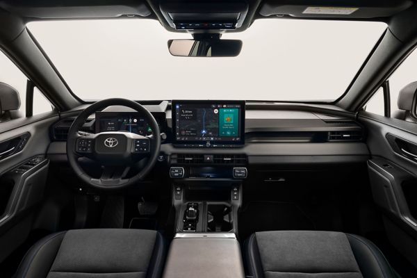 Yeni Nesil RAV4 kabin görünümü