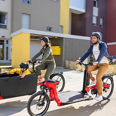 Toyota Cargo Verso le velo cargo electrique biporteur