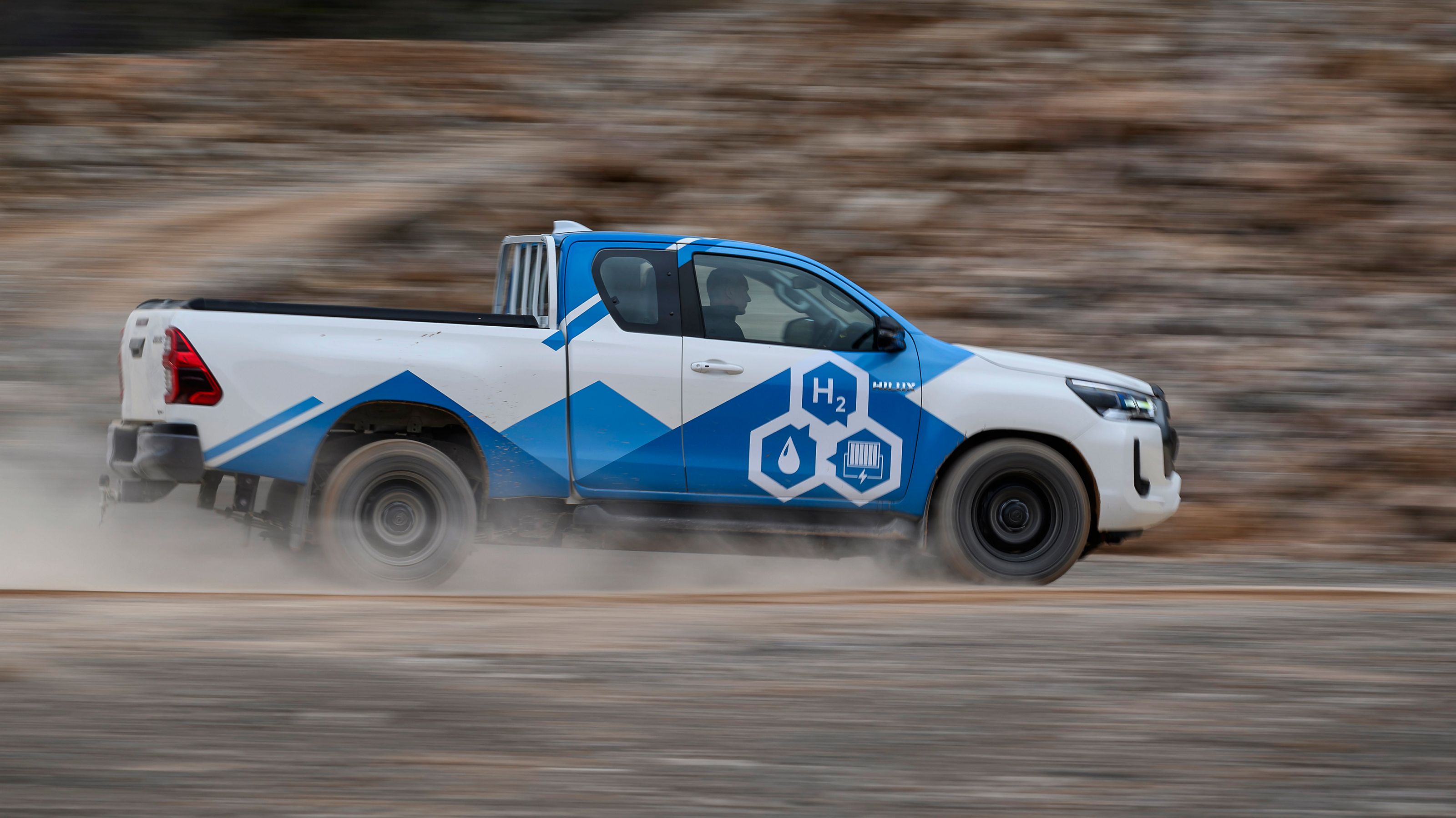 Toyota Hilux – parin vuoden kuluttua myös vedyllä toimivana