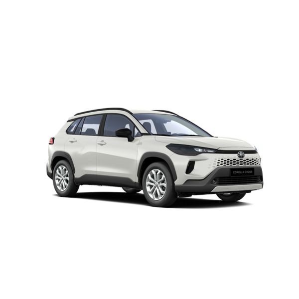 Ein weißer Corolla Cross Comfort Hybrid in diagonaler Frontansicht vor einem weißen Hintergrund