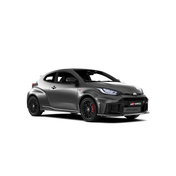 Ein grauer Toyota GR Yaris mit sportlichen Felgen in diagonaler Frontansicht vor einem weißen Hintergrund.
