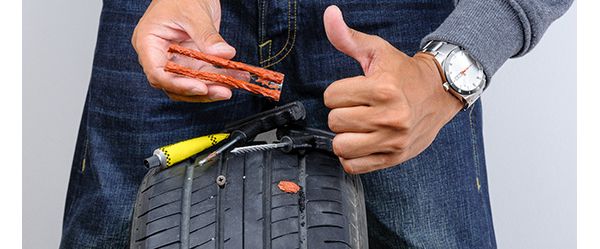 arreglar pinchazo de un neumático en carretera