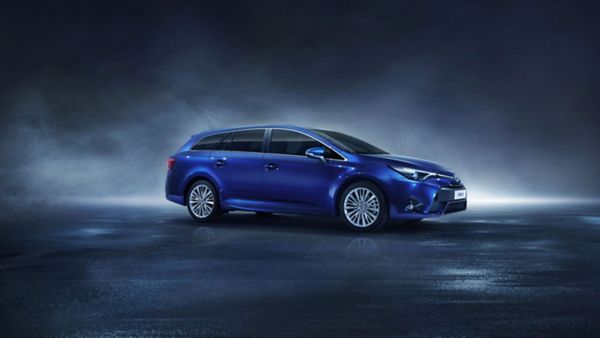 Toyota Avensis azul