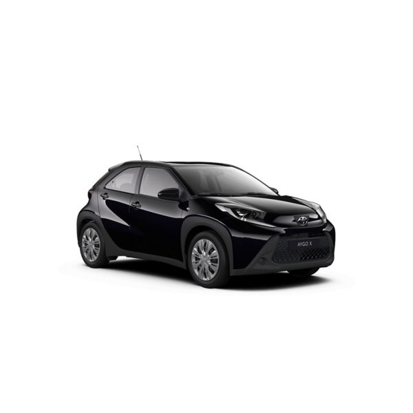Ein schwarzer Aygo X Business Edition in diagonaler Frontansicht vor einem weißen Hintergrund
