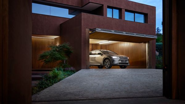 Closing the boot of the Toyota bZ4X Battery Electric