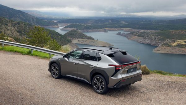 The adventurous Battery Electric Toyota bZ4X in the snow