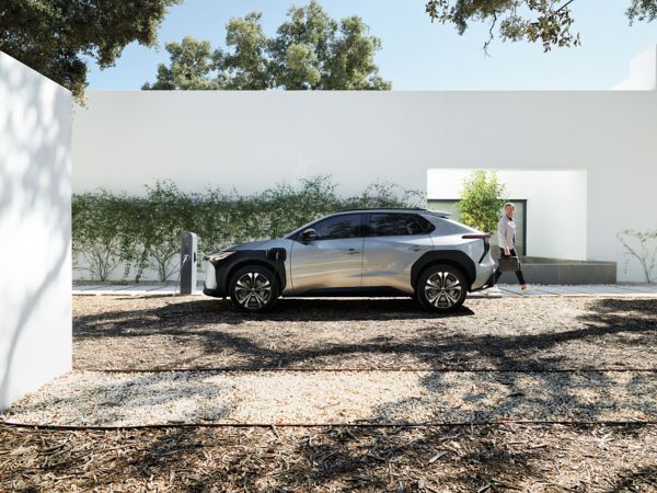 Toyota bZ4X de profil