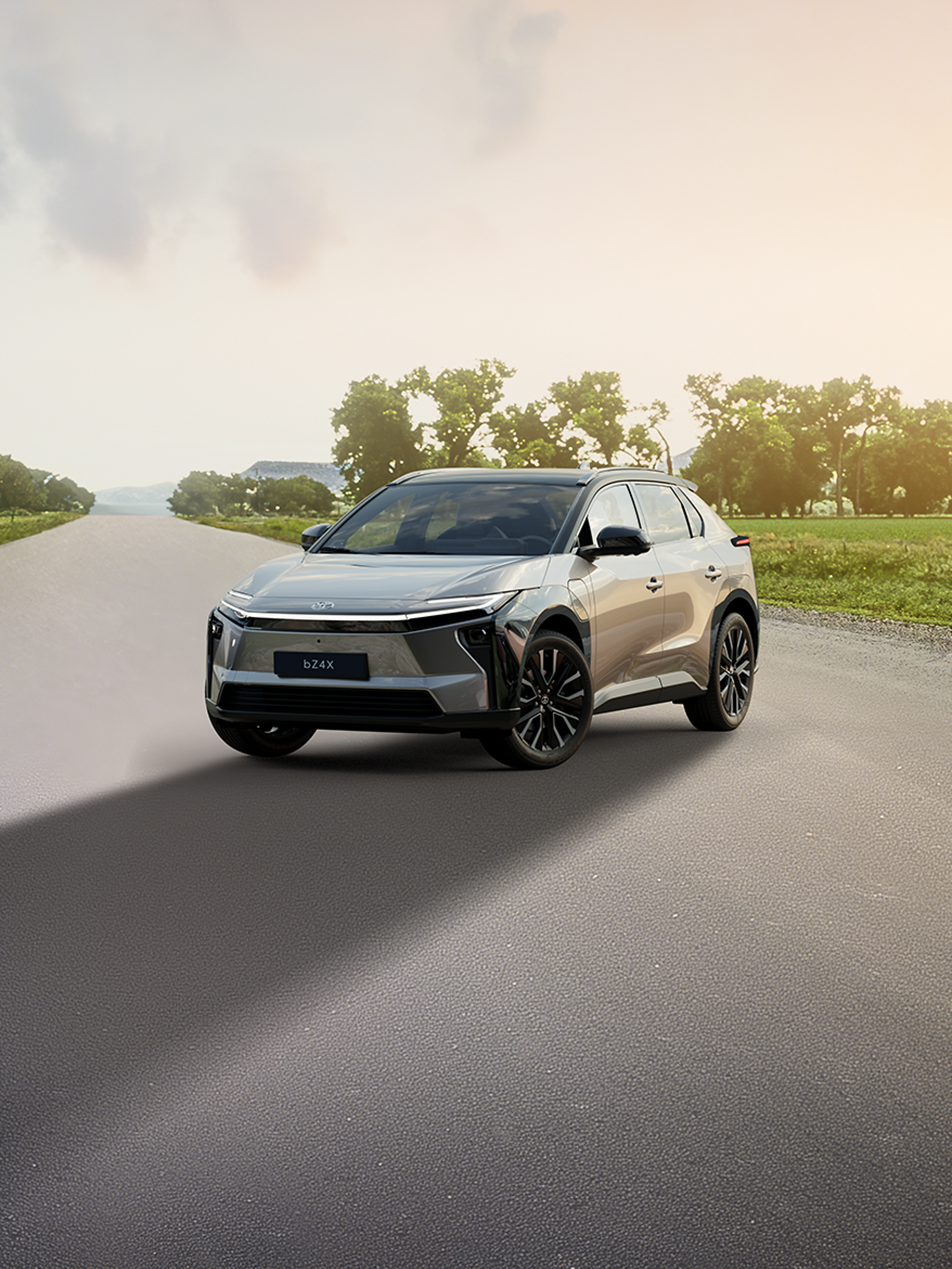 Toyota bZ4X i åpent landskap