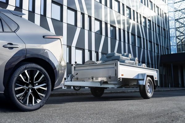 bZ4X med en fyllt henger