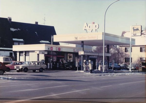 Ein altes Bild der Tankstelle Buhl