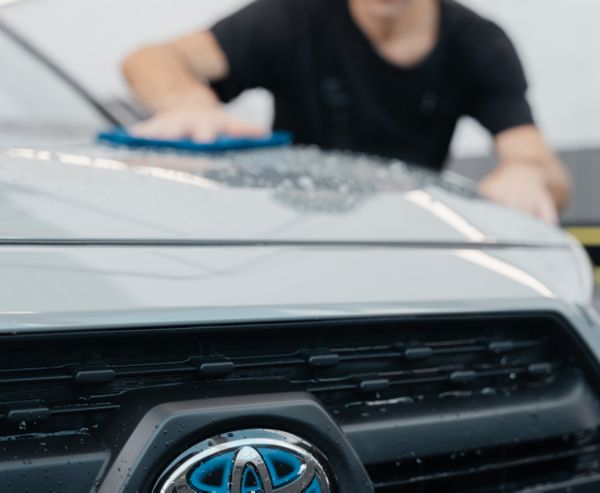 mechanic clean car