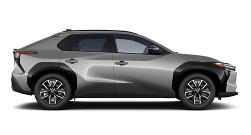 Siberner BZ4X steht seitlich auf transparentem Hintergrund