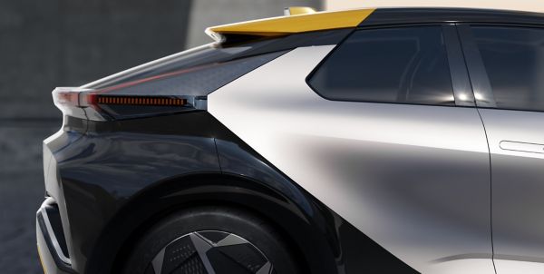 c-hr-rear_and_tri-tone_closeup_high