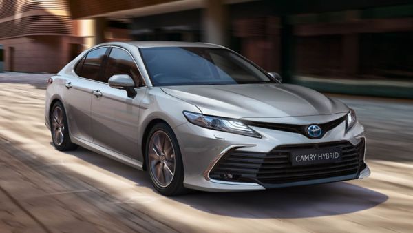 THE UPDATED TOYOTA CAMRY HYBRID PLATINUM ADDITION TO LAUNCH IN IRELAND IN Q1 2022