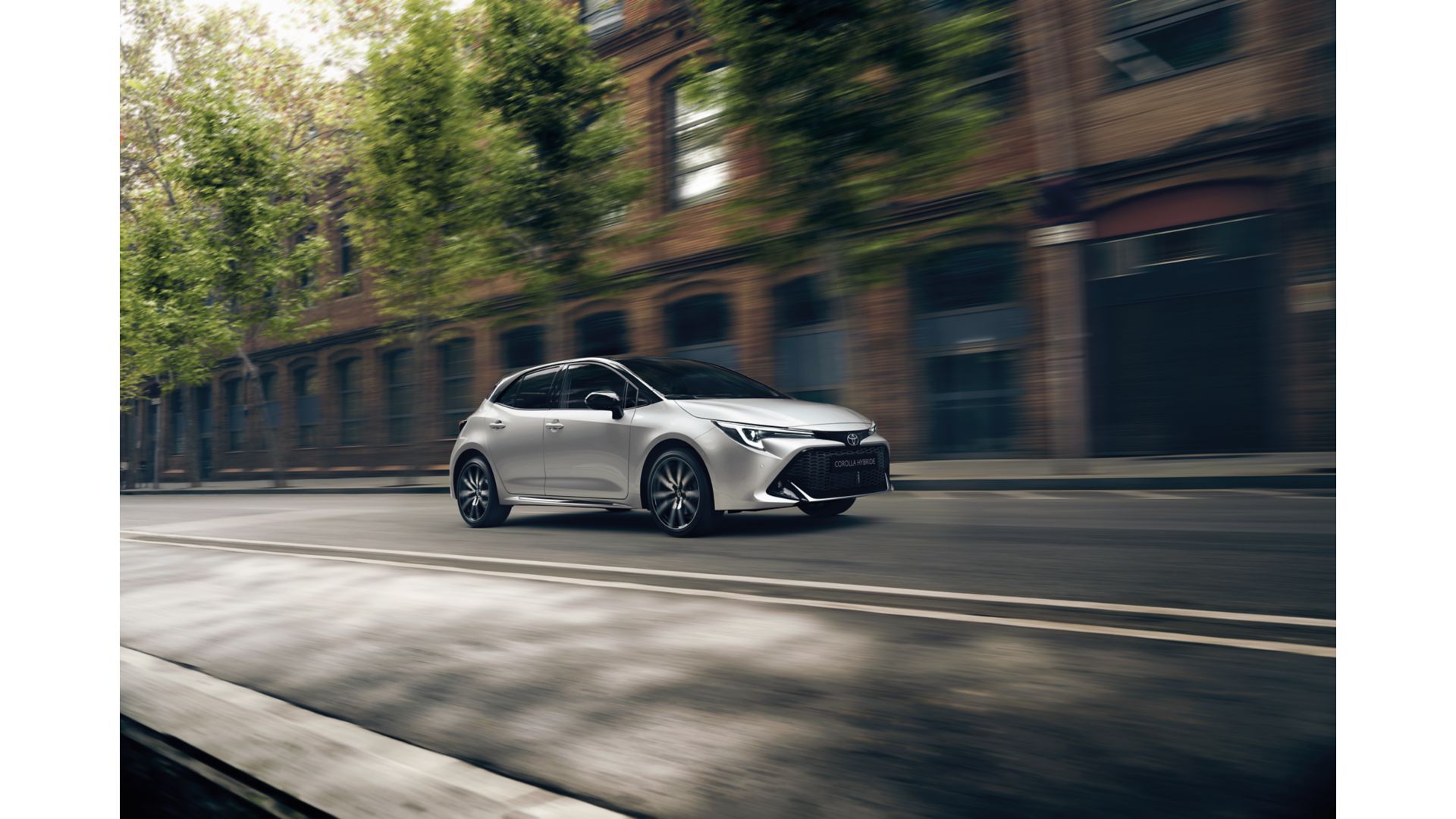 Toyota | Présentation : Corolla Dynamic Blanc pur (040), Berline ...