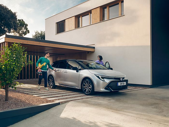 Corolla hybrid hot sale sports tourer