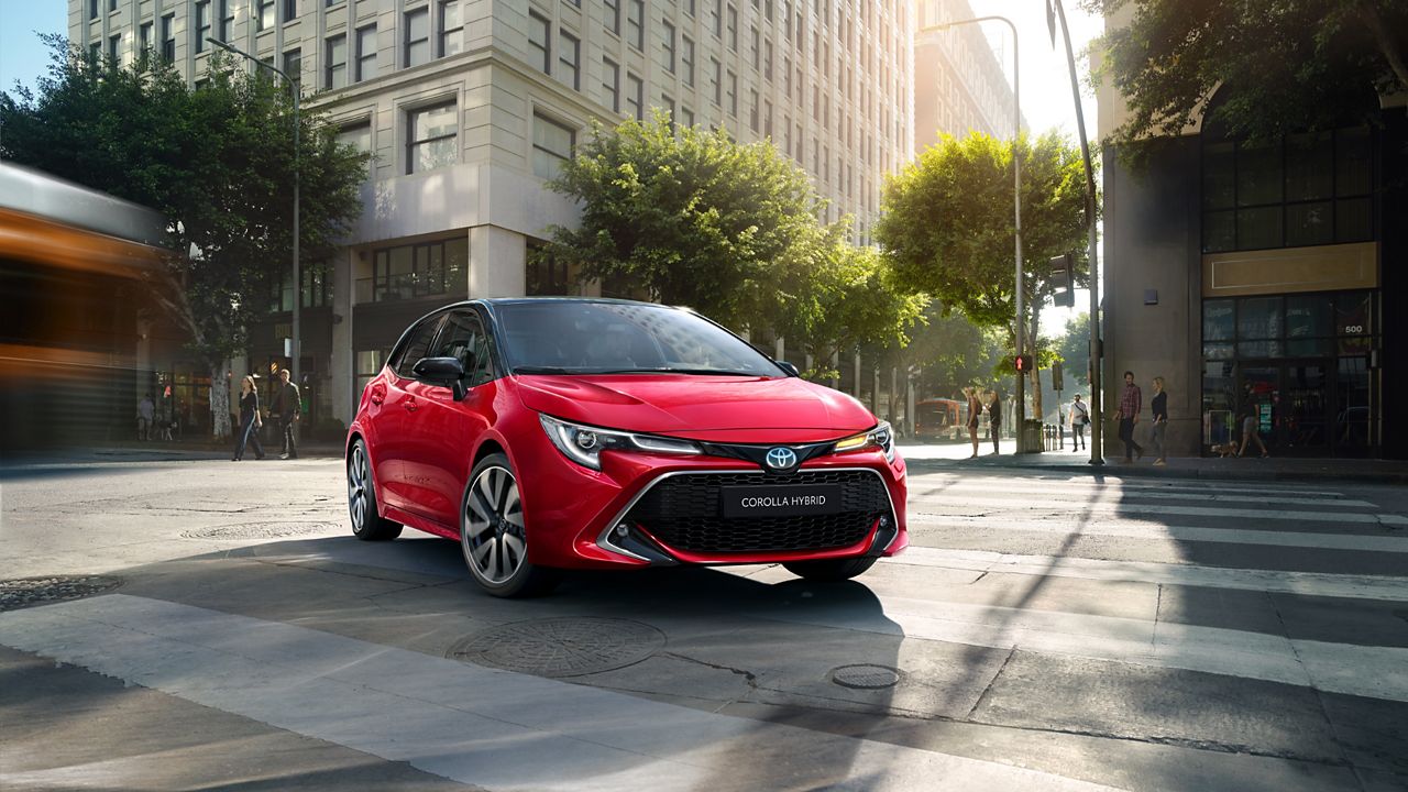 Toyota auris self hot sale charging hybrid