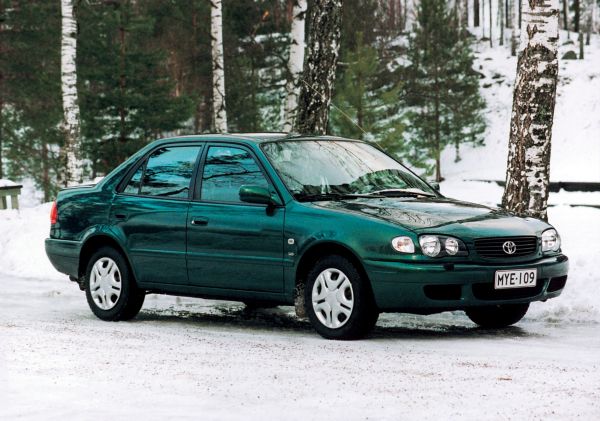 Toyota Corolla vihreä historiallinen vm 2000