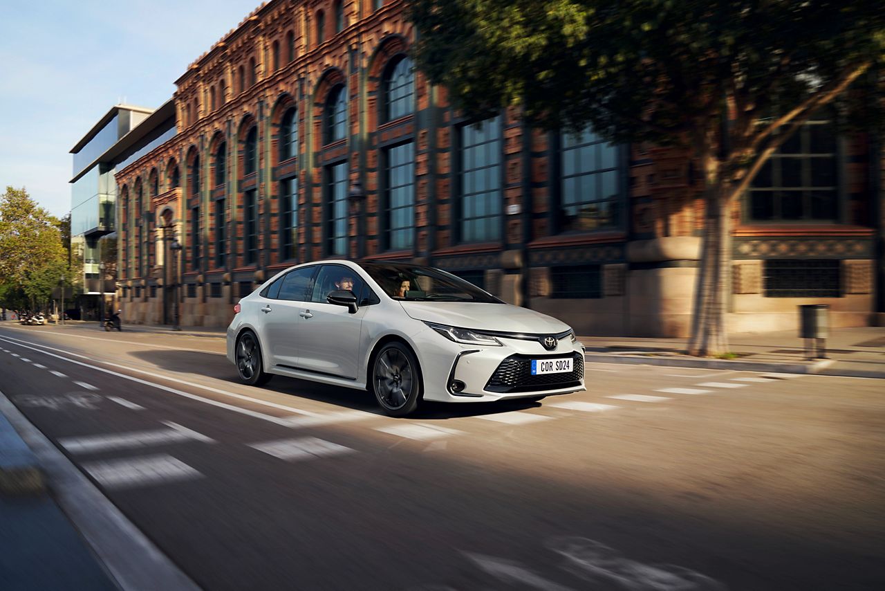 Corolla hybrid best sale accessories