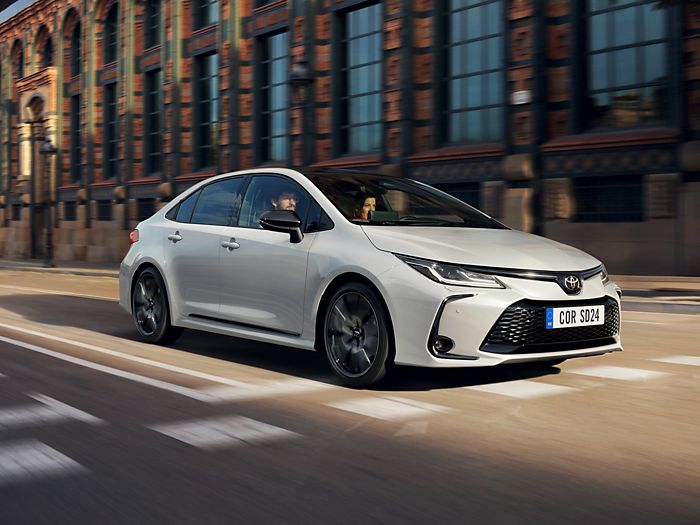 Corolla sedan hybrid outlet