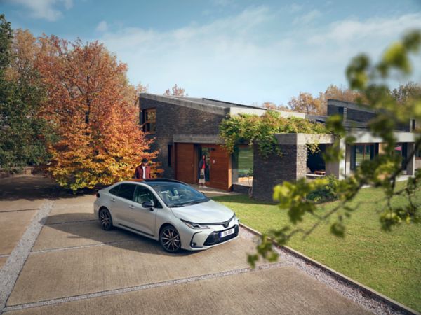 BESPLATNO ISPROBAJTE COROLLU HATCHBACK