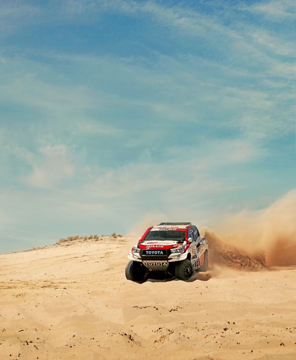 TOYOTA AT DAKAR