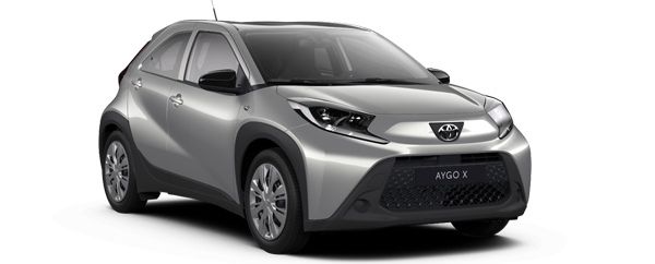 Grauer Toyota Aygo X auf weißem Hintergrund