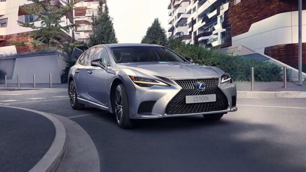 PRZEŁOMOWE ROZWIĄZANIA W LEXUSIE LS