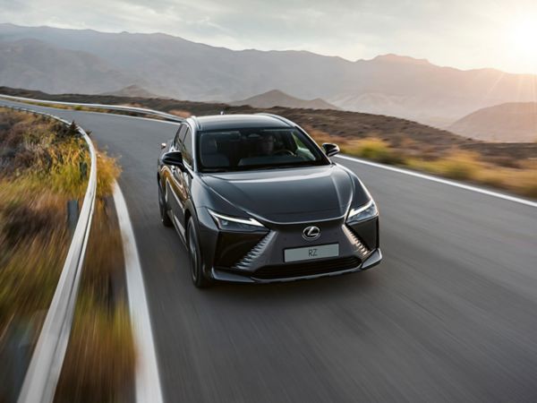 dxp-lexus-rz-450e-world-premiere-left-right-authentic-4-wheel-driving-1440x1080-3