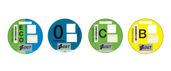 Etiquetas ambientales de la DGT para coches híbridos Toyota