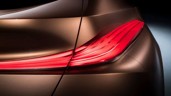 LE LEXUS LF 1 LIMITLESS : NOUVEAU CROSSOVER LUXUEUX SCULPTÉ PAR LEXUS