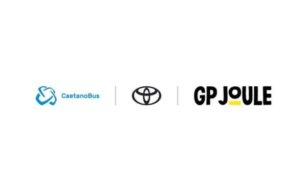 Collage der Logos von CaetanoBus, Toyota und GP Joule auf weißem Hintergrund