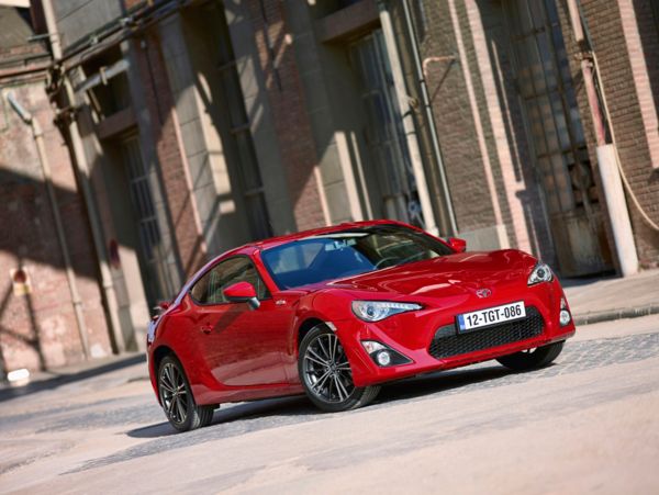 Toyota GT86 punainen