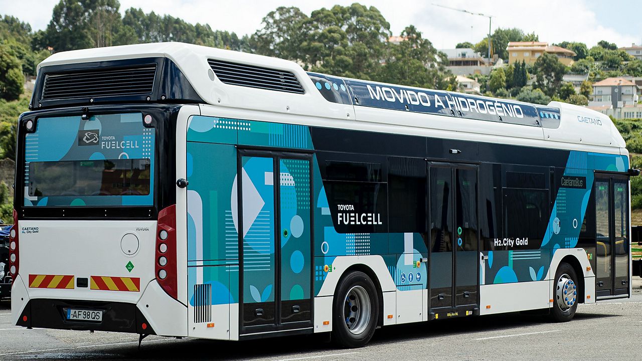 Caetano fuel cell bus on a test in Oviedo - Sustainable Bus