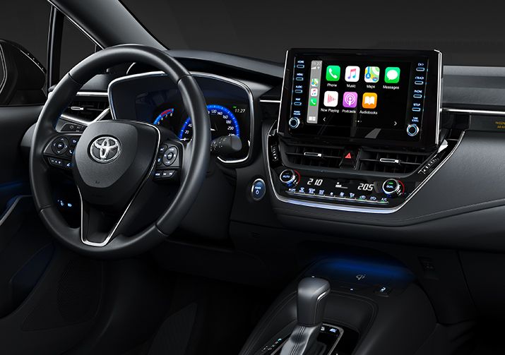 Miejsce kierowcy z deską rozdzielczą w Toyocie.