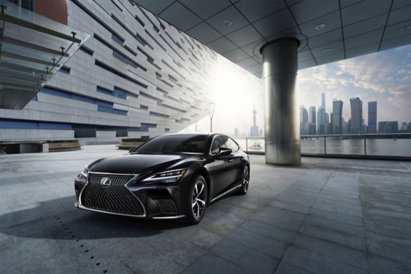 VERDENSPREMIERE FOR NY LEXUS LS