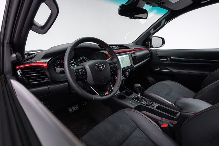 Deska rozdzielcza Toyoty Hilux.