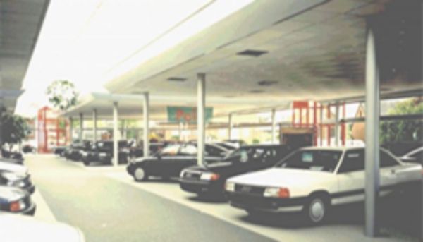 Bild von einem Autohof des Autohauses aus dem Jahre 1976