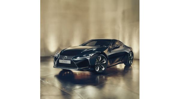 Ein Lexus LC von vorne